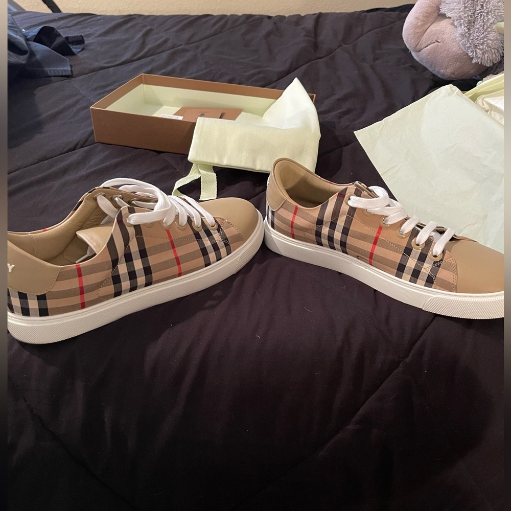 Burberry tennis shoes - worn once - Picture 3 of 7
